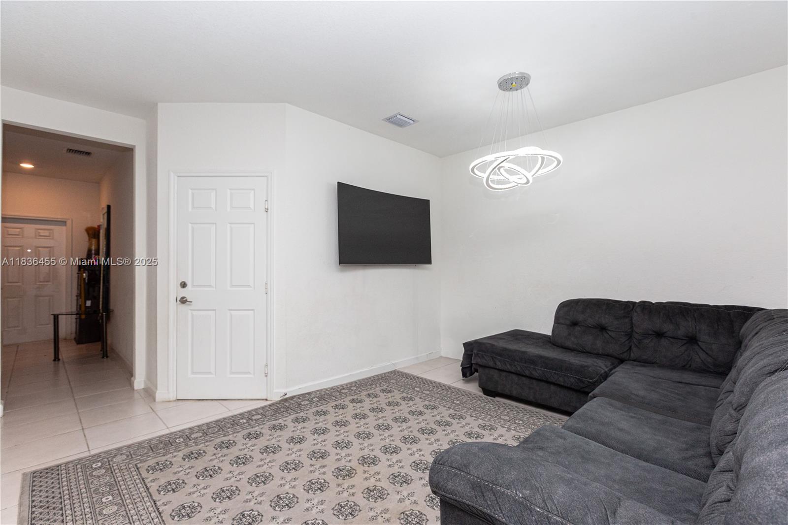 TROTTERS CHASE - Residential