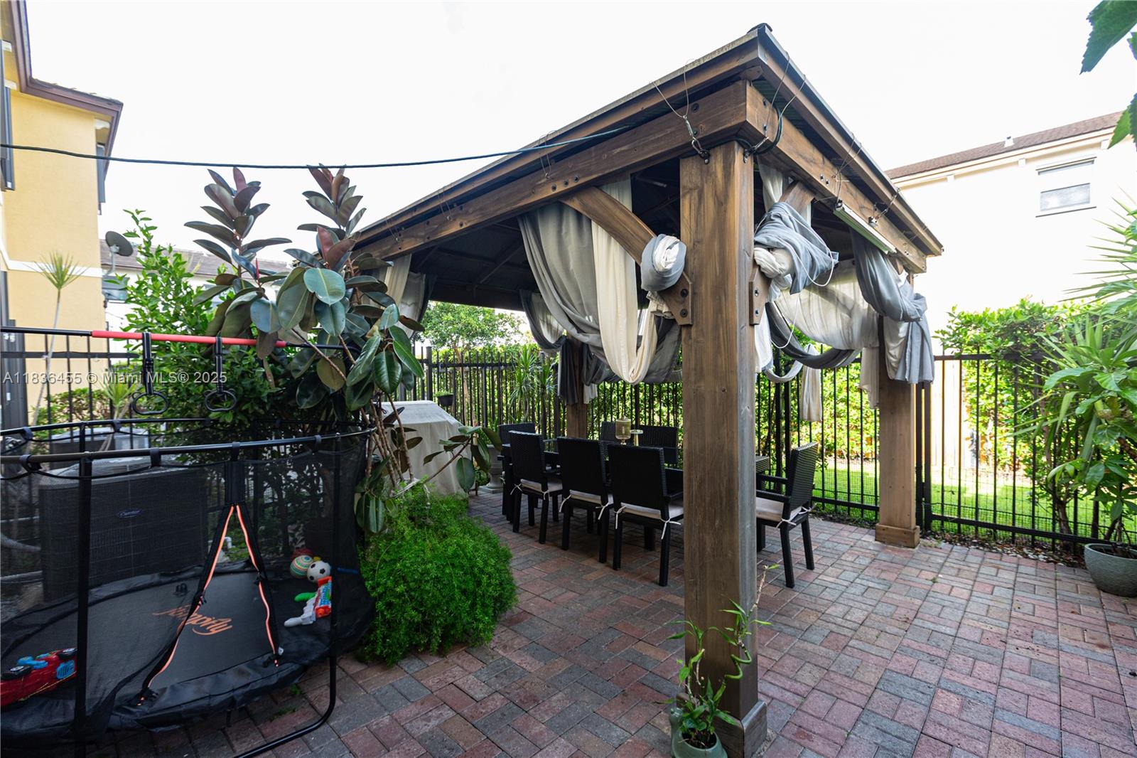 TROTTERS CHASE - Residential