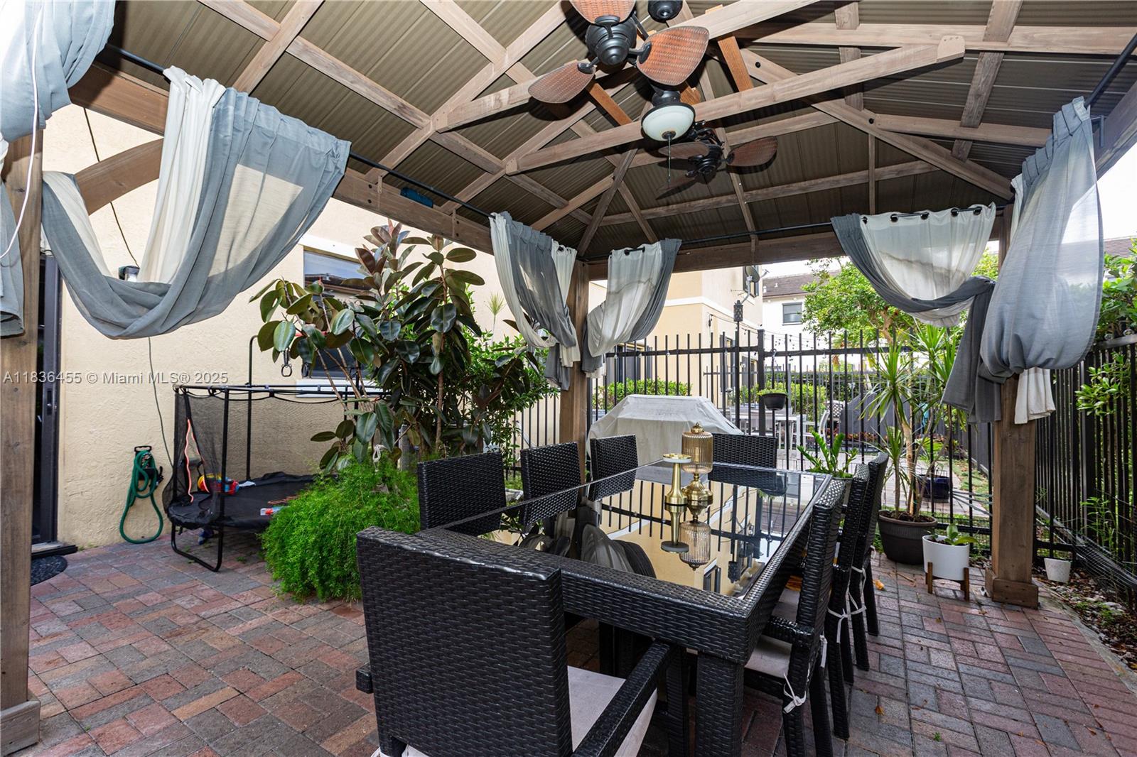 TROTTERS CHASE - Residential