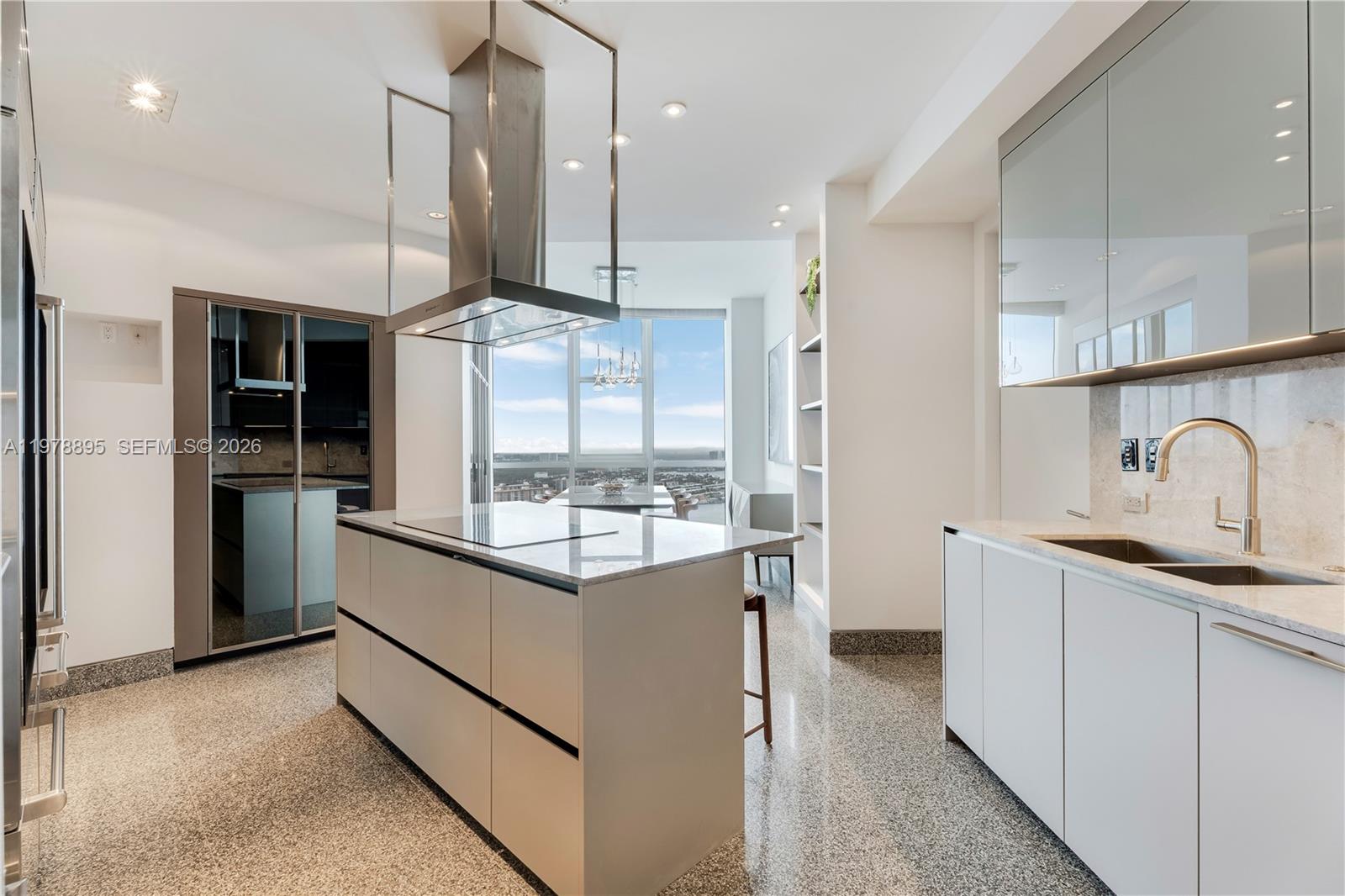 TRUMP ROYALE CONDO - Residential