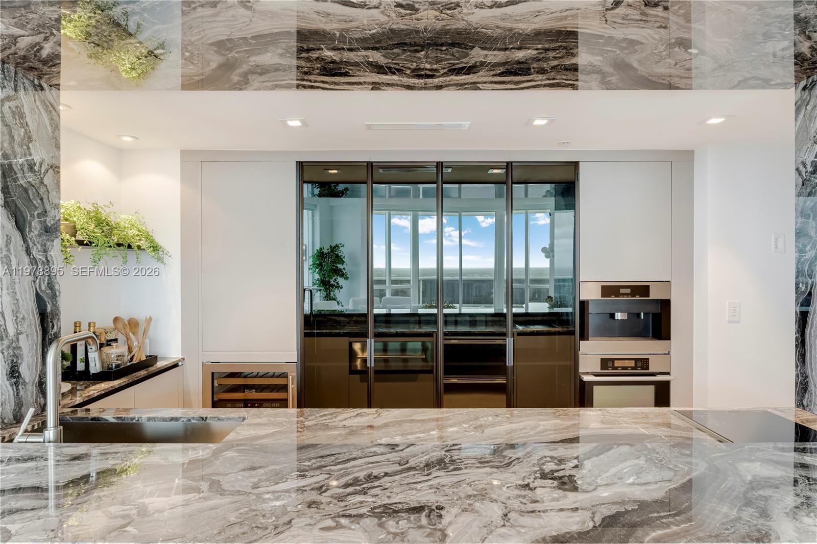 TRUMP ROYALE CONDO - Residential