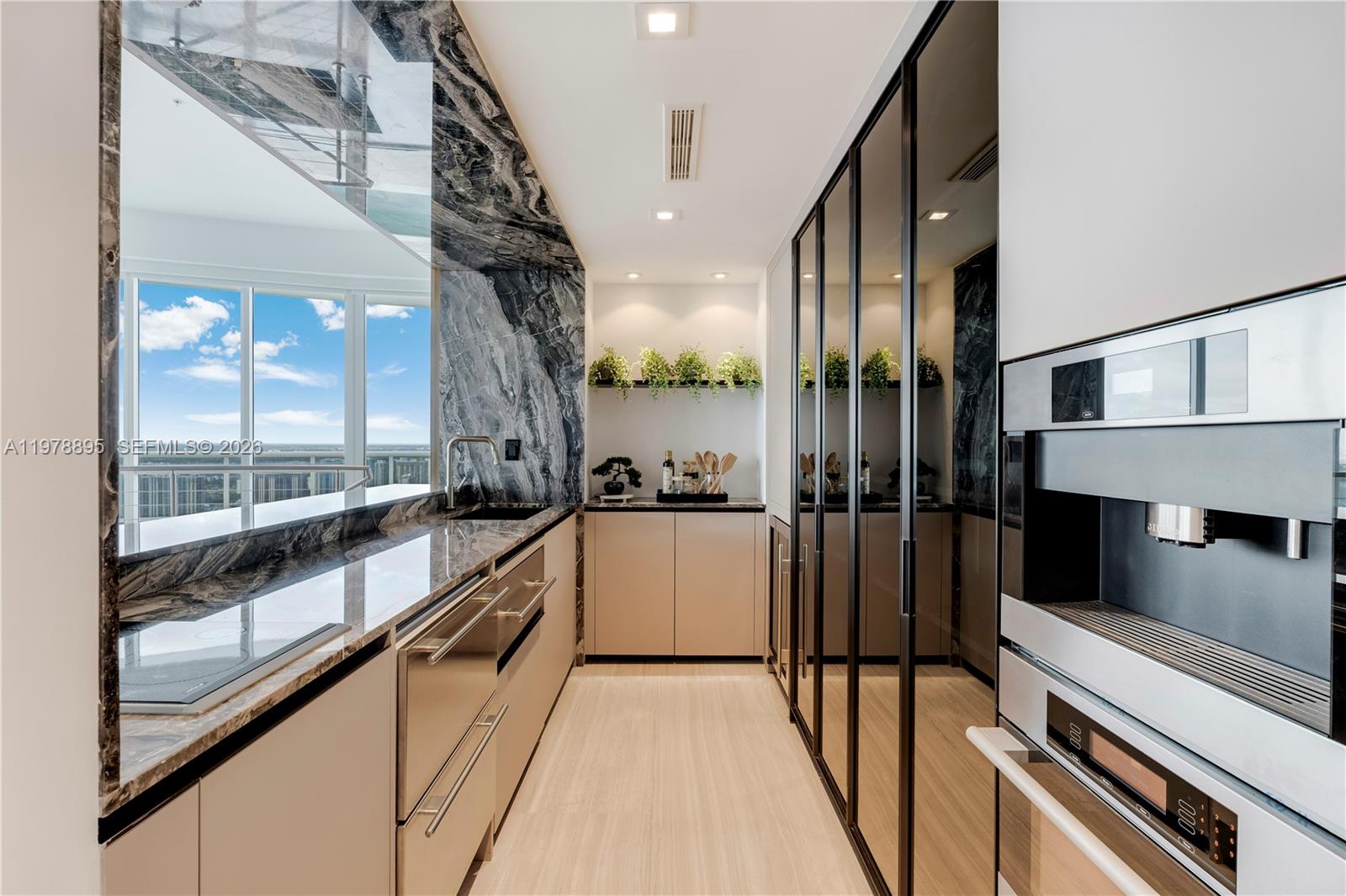 TRUMP ROYALE CONDO - Residential