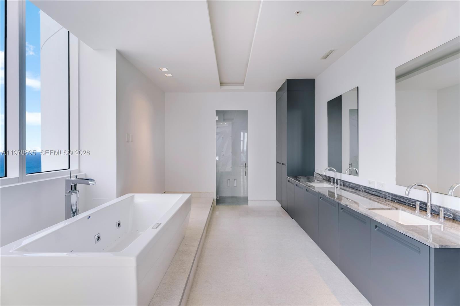 TRUMP ROYALE CONDO - Residential