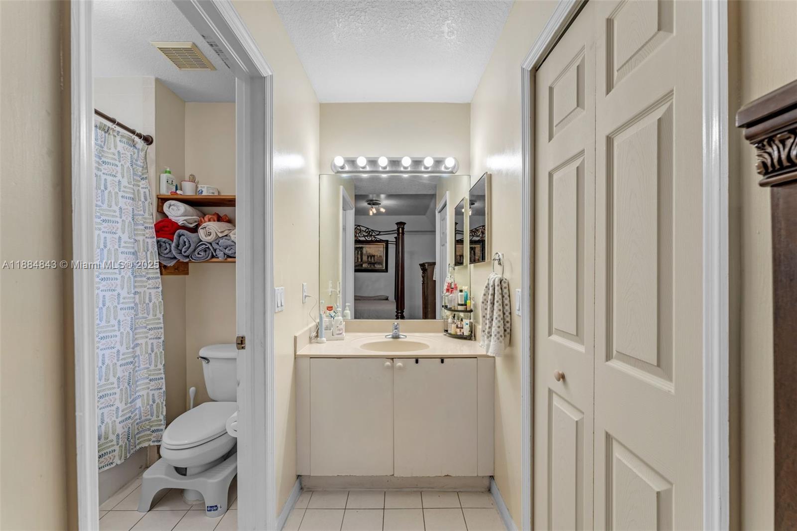 VENETIA GROVE - Residential