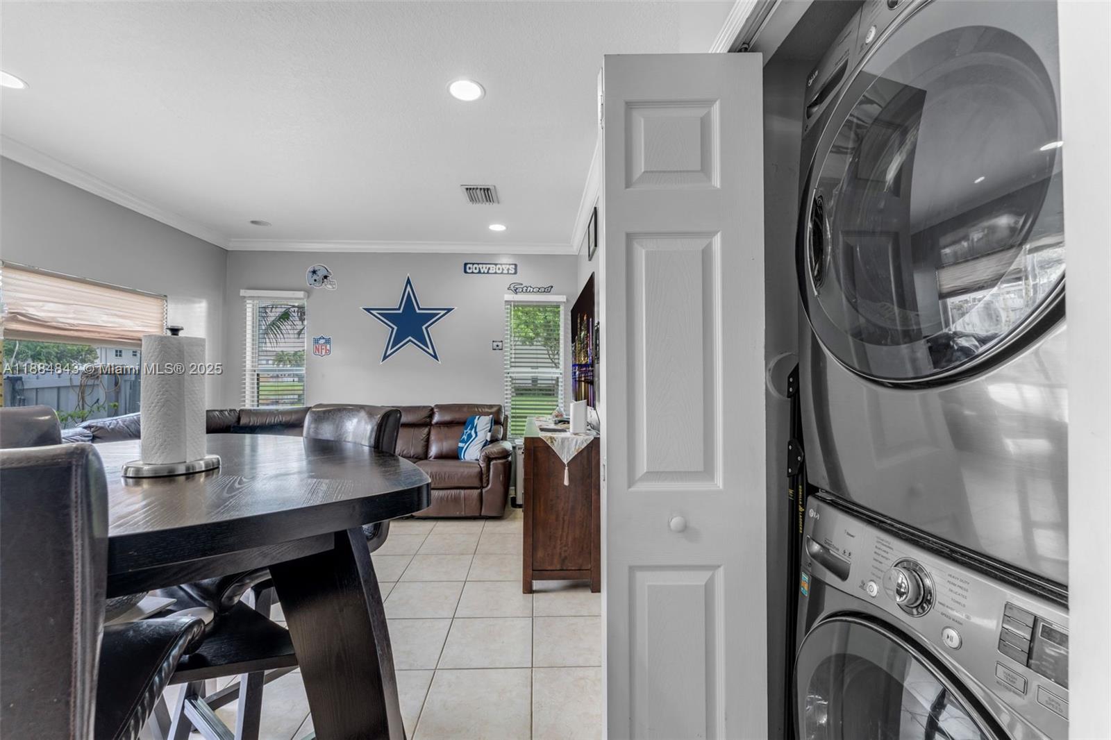 VENETIA GROVE - Residential
