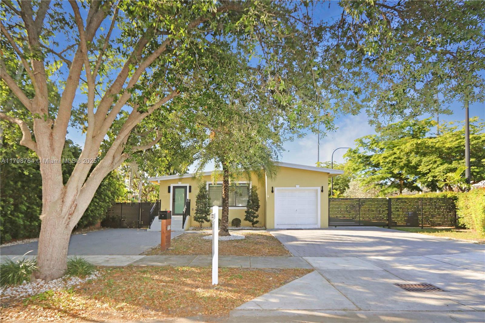 6180 SW 16th Ter
