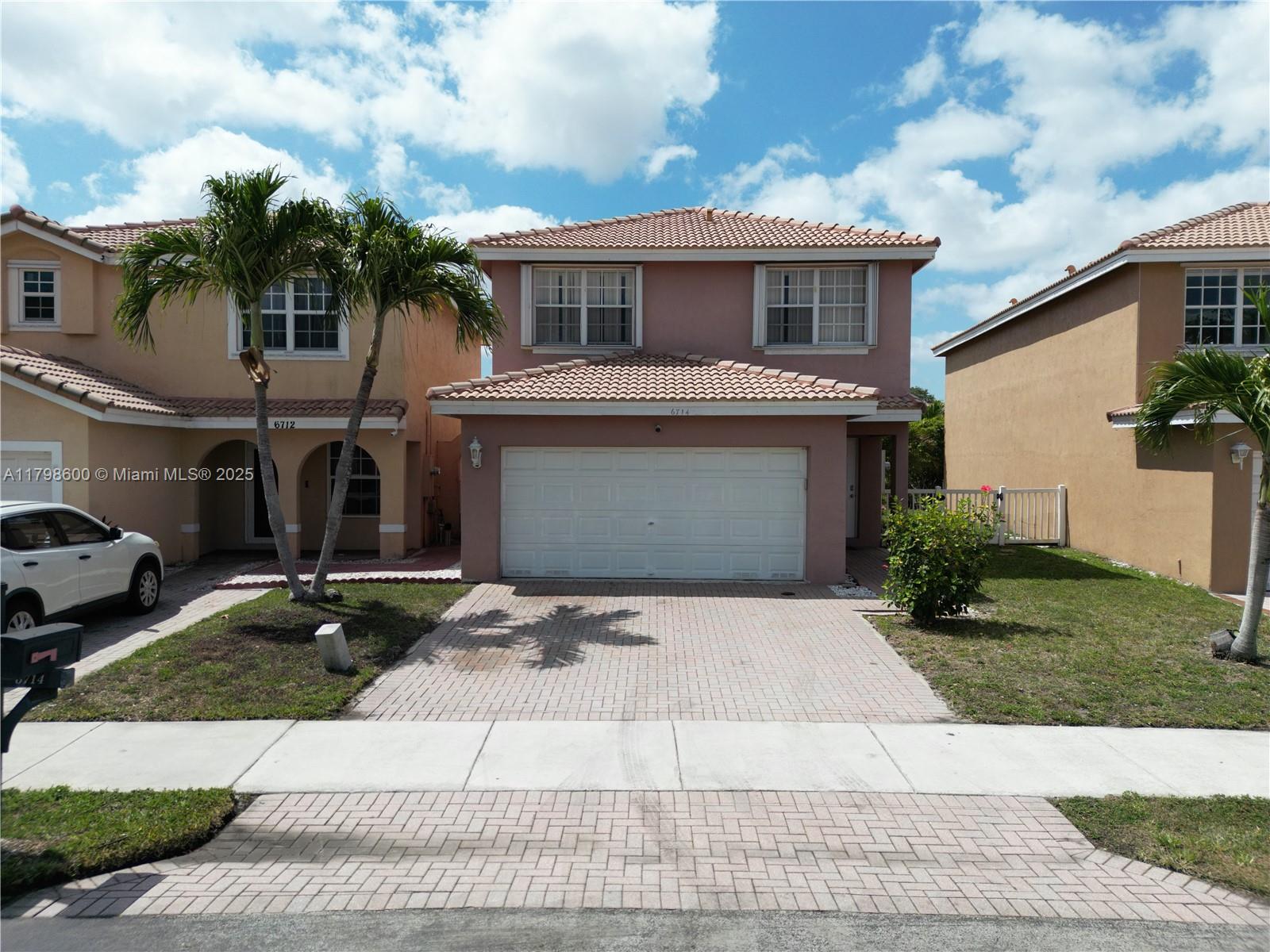 6714 Nw 39th Ln, Lauderhill, Miami-Dade County, Florida - 4 Bedrooms  
3 Bathrooms - 