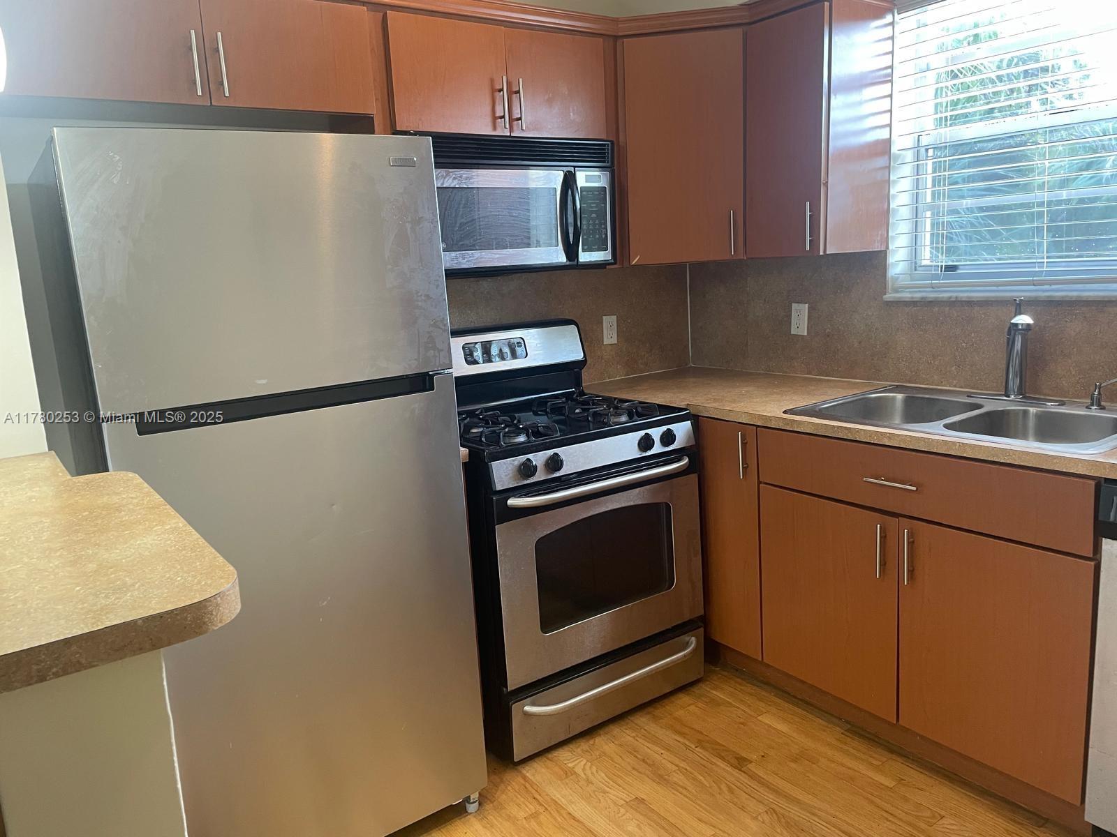 815 W 40 St 7, Miami Beach, Miami-Dade County, Florida - 1 Bathrooms - 