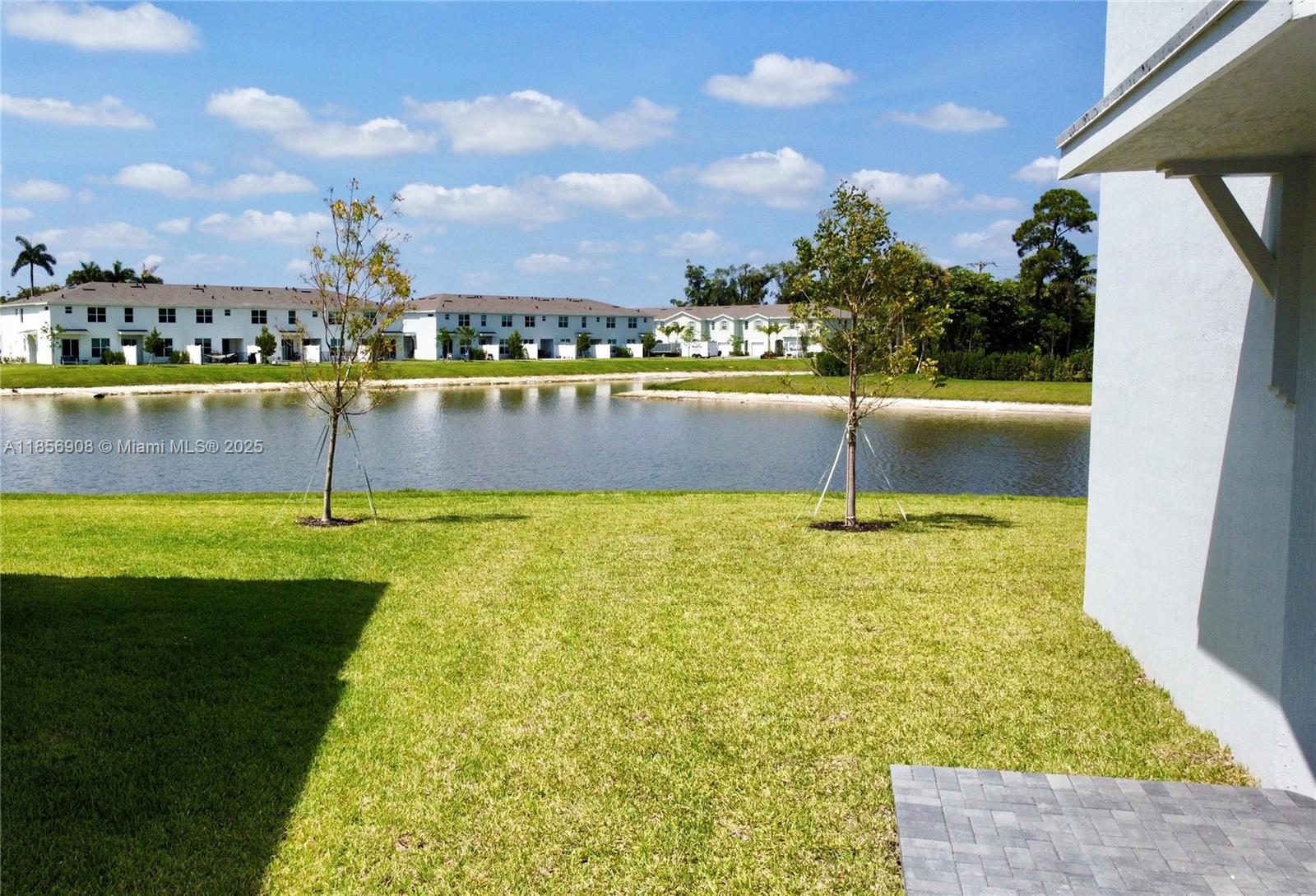 4163 Lagoon Shore Dr 4163