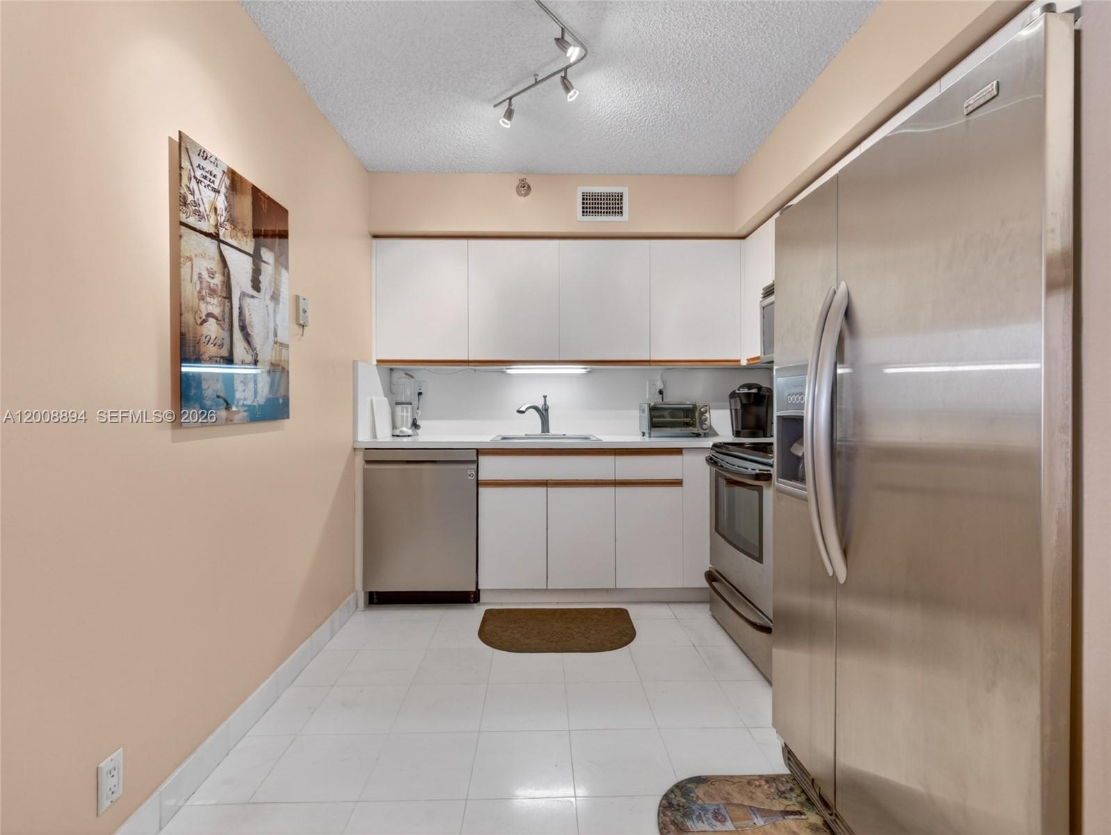 MYSTIC POINTE TOWER 600 C - Residential Lease