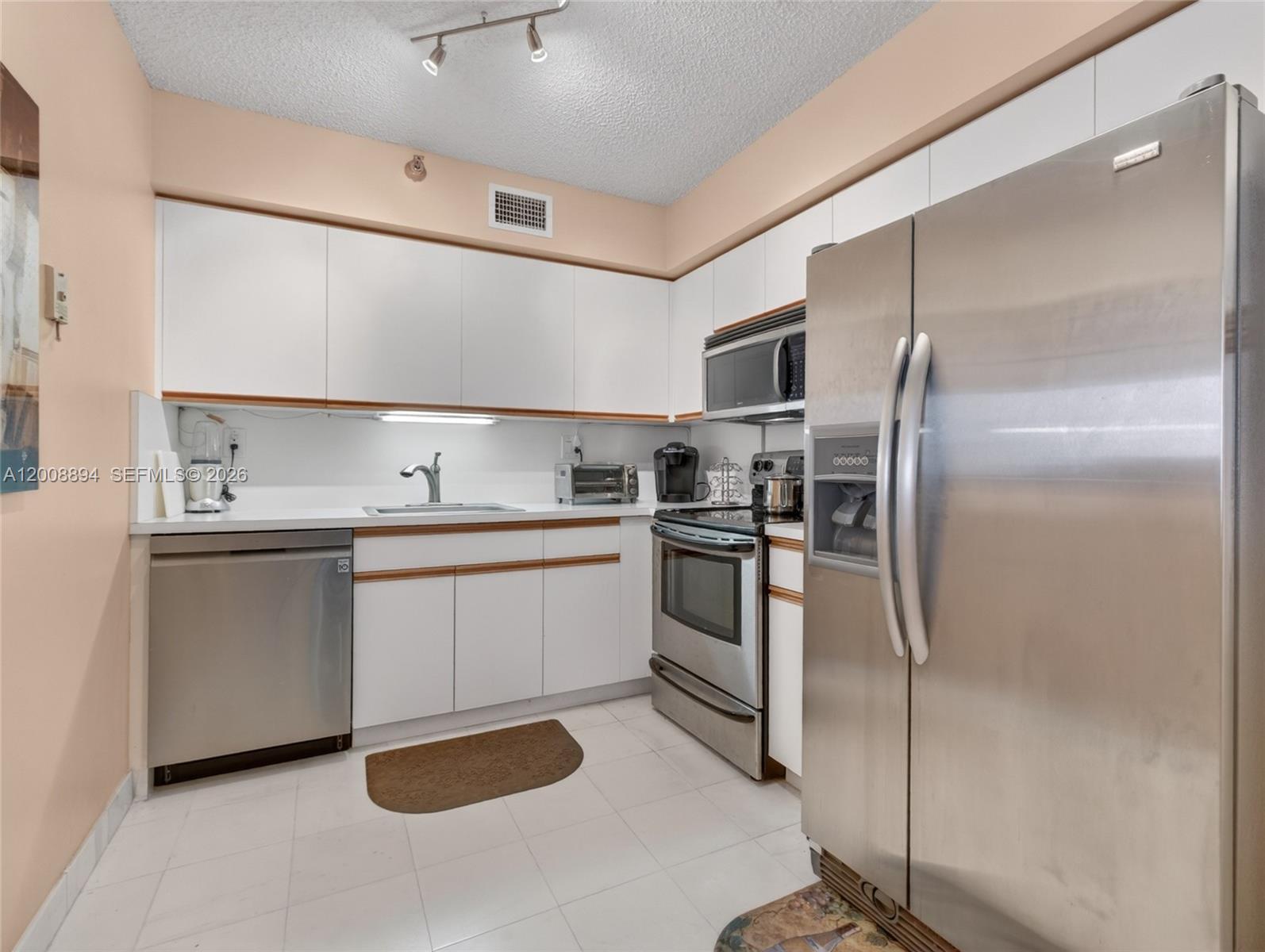 MYSTIC POINTE TOWER 600 C - Residential Lease