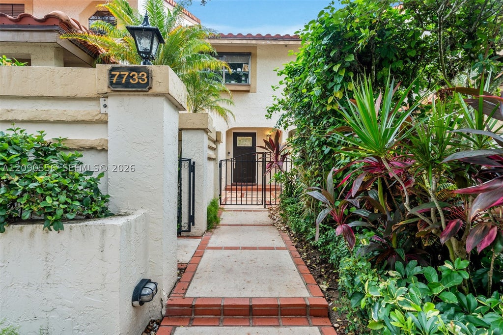 Photo of 7733 La Mirada Dr #7733, Boca Raton, FL 33433 (MLS # A12090556)