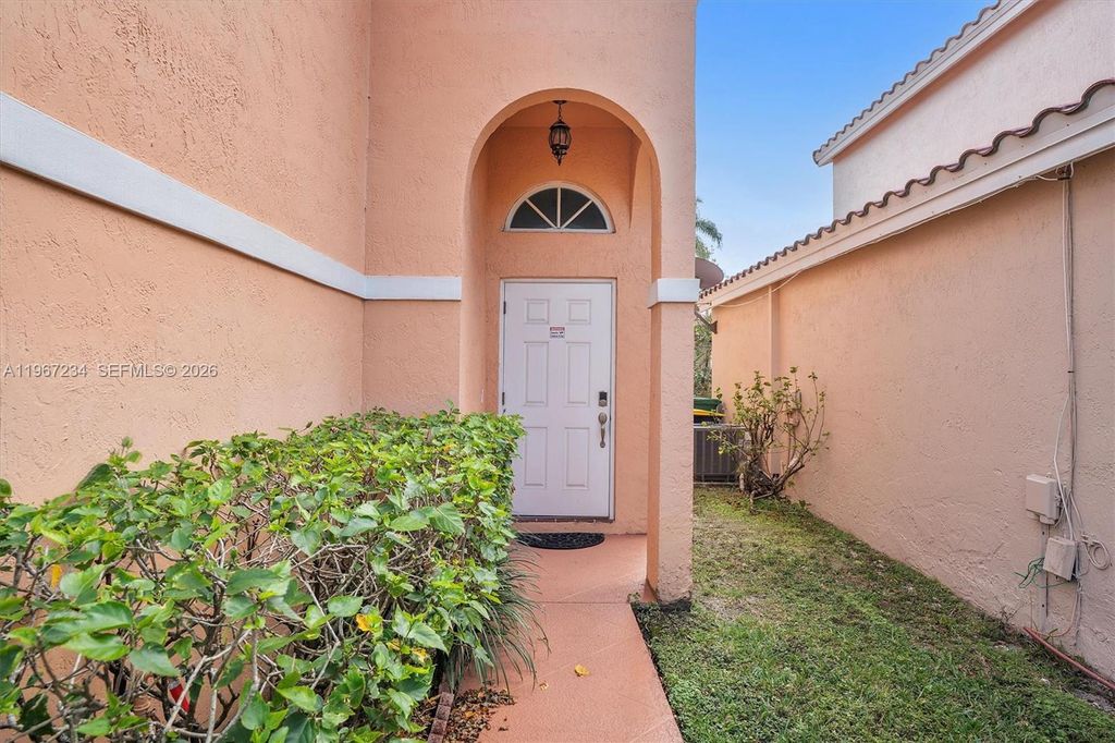 Photo of 1054 SE 6th Ave, Dania Beach, FL 33004 (MLS # A11967234)