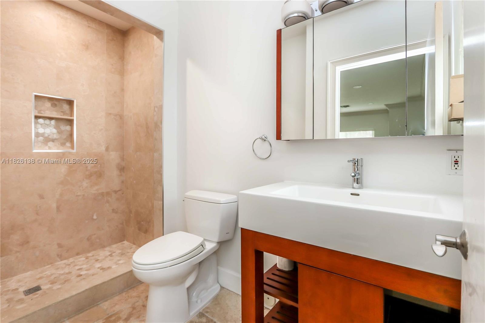 HOLLYWOOD GOLF ESTATES SE - Residential Lease