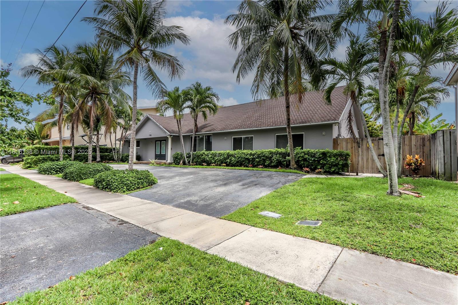 HOLLYWOOD GOLF ESTATES SE - Residential Lease