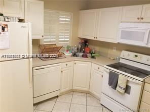 CENTERPOINTE CONDO - Residential Lease