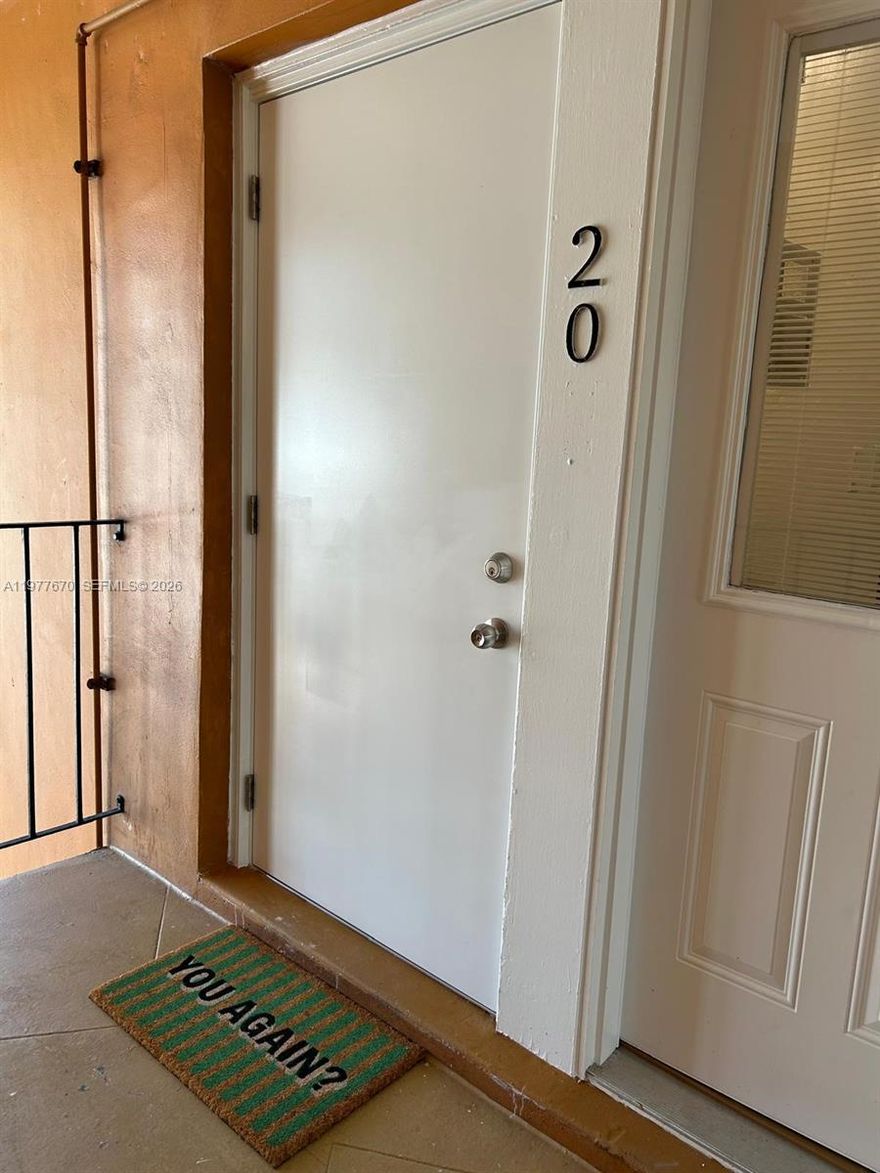 Open space studio apartment 1 bed 1 bathroom, washer & dryer inside the unit. Located in the South Miami area, about 1.5 miles from Dadeland Mall and the metro station.