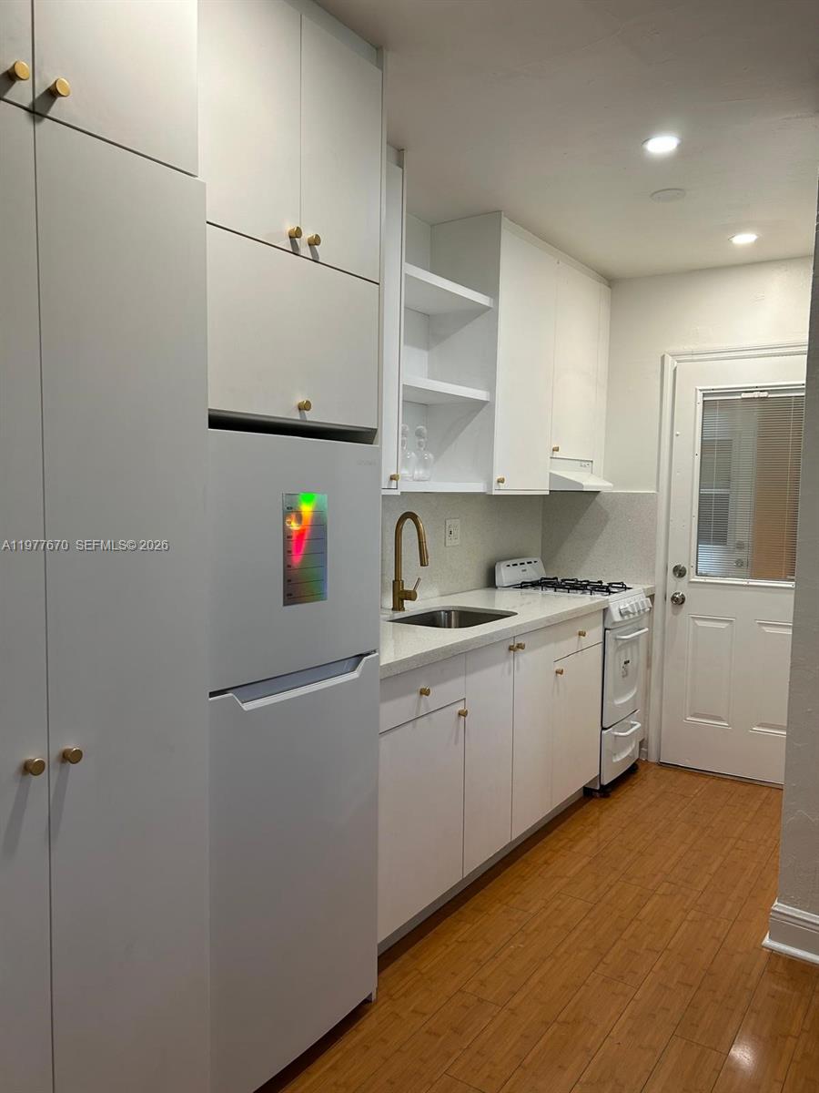 HIDEAWAY CONDO - Residential Lease