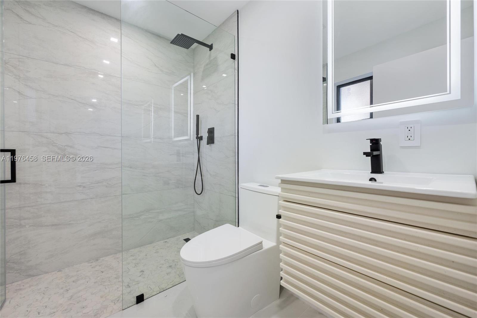 SKY LAKE - Residential