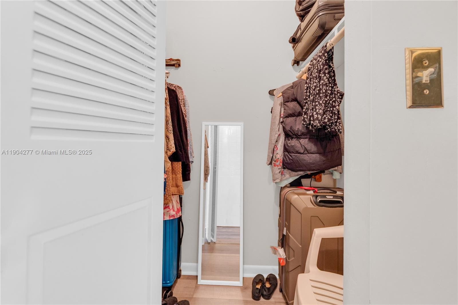 DANIANS CONDOMINIUM NO 2 - Residential