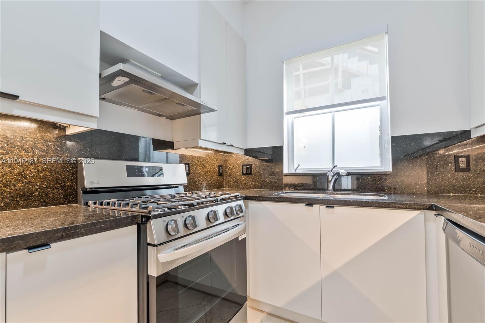 Madeira Townhomes - Residential