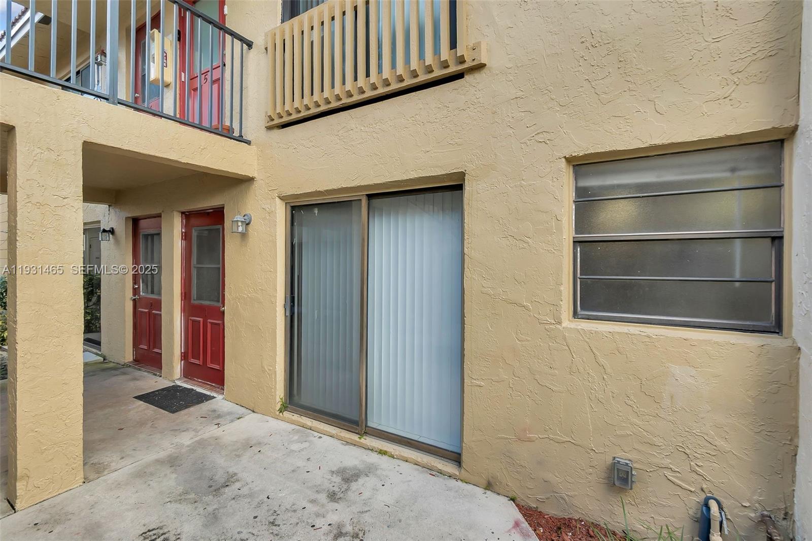 VILLAS OF RIVERSIDE CONDO - Residential