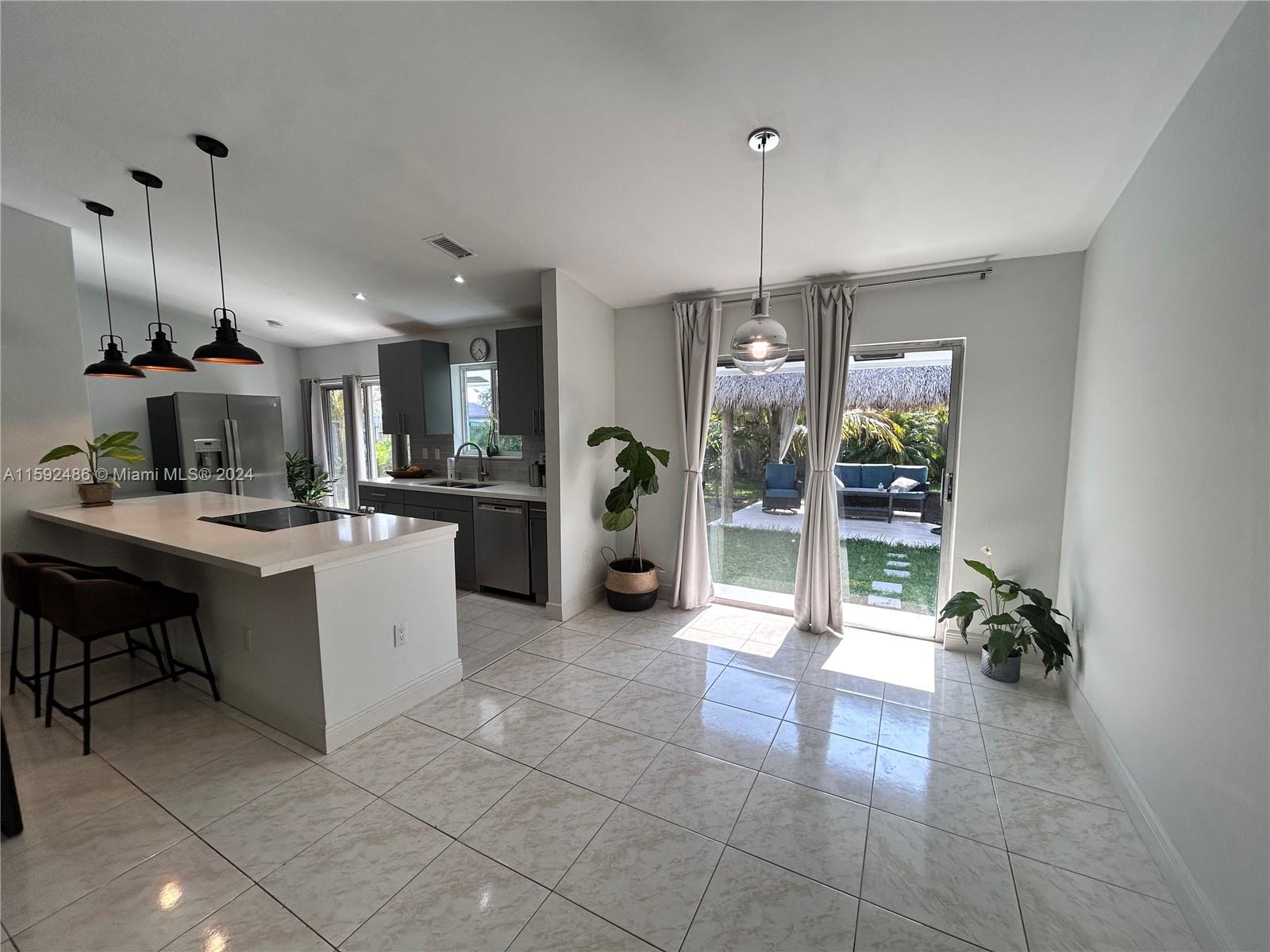 MEADOW WOOD MANOR SEC 10 - Residential Lease