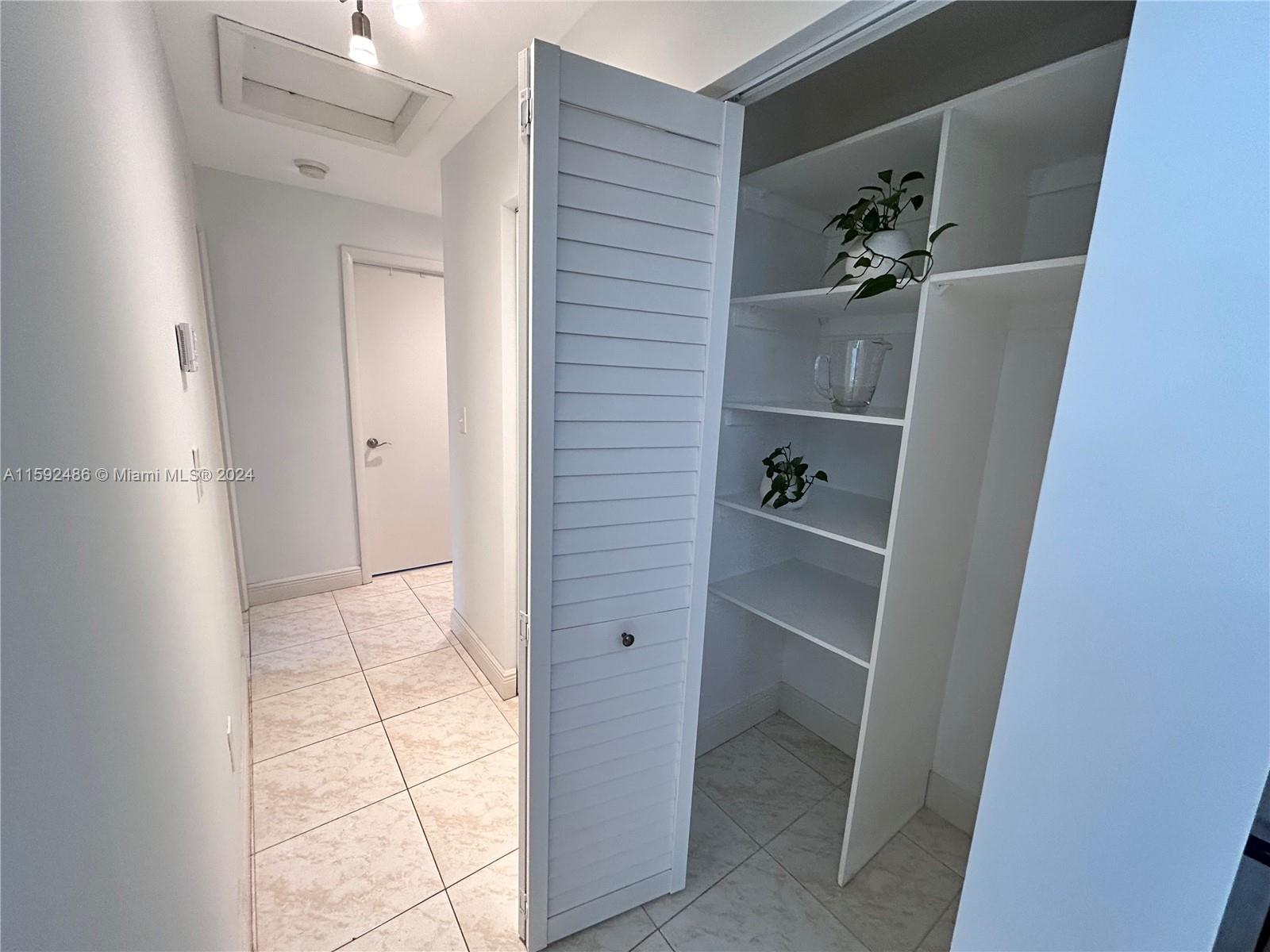 MEADOW WOOD MANOR SEC 10 - Residential Lease