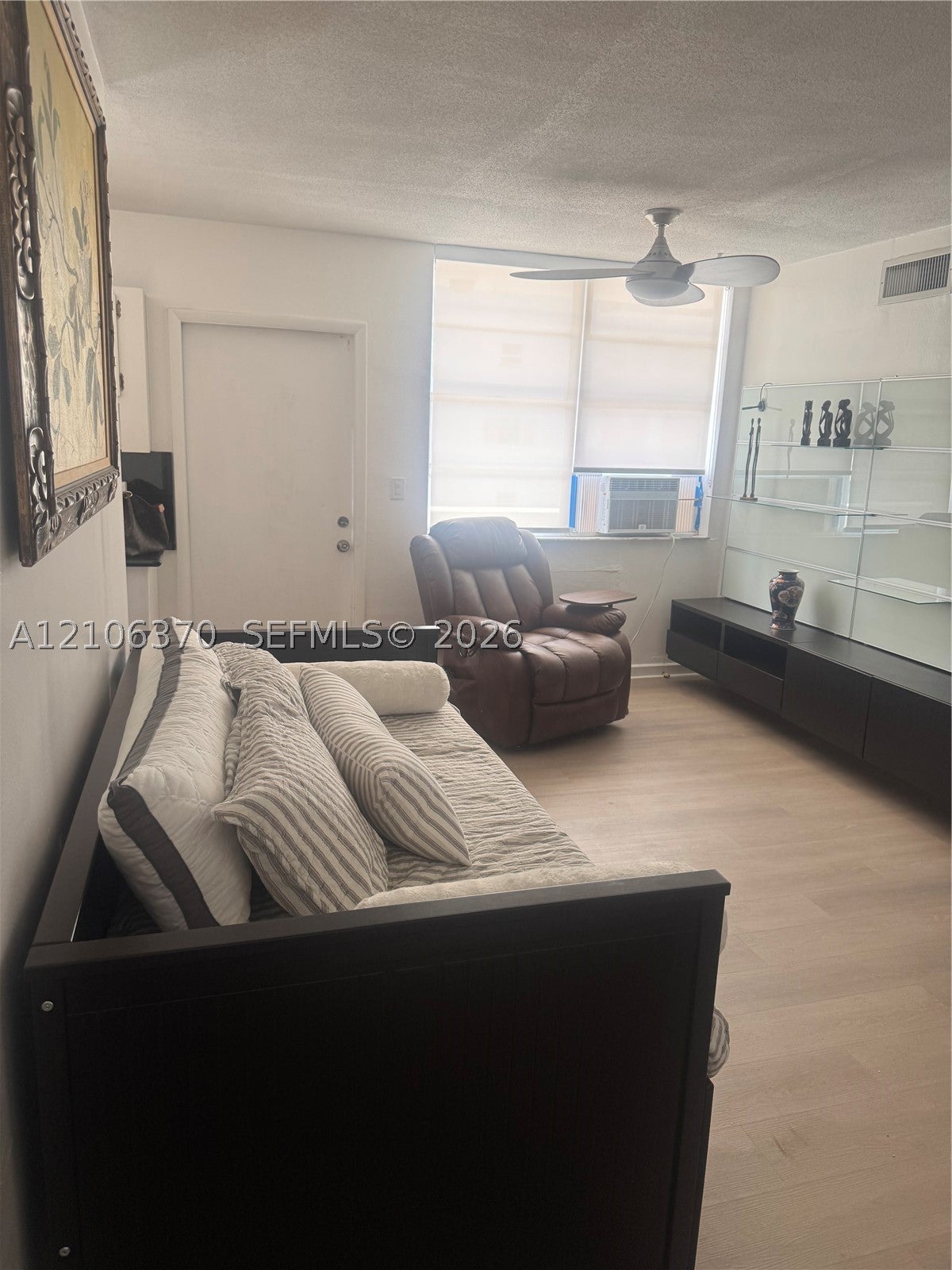 713 Collins Ave 31