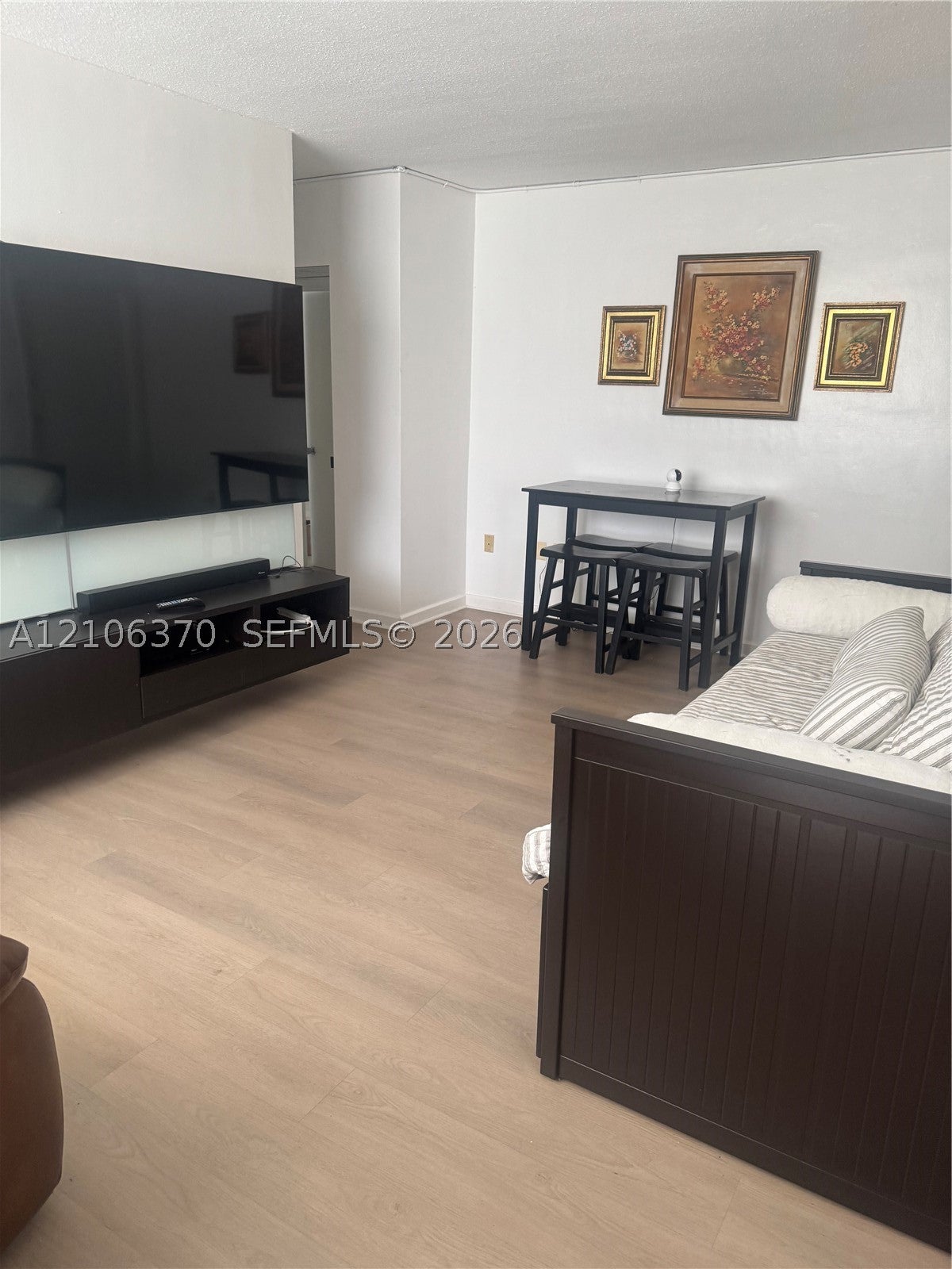 713 Collins Ave 31