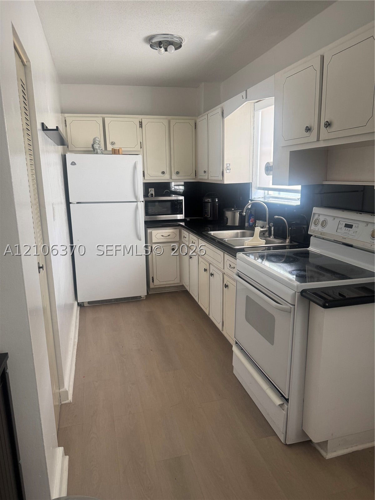 713 Collins Ave 31