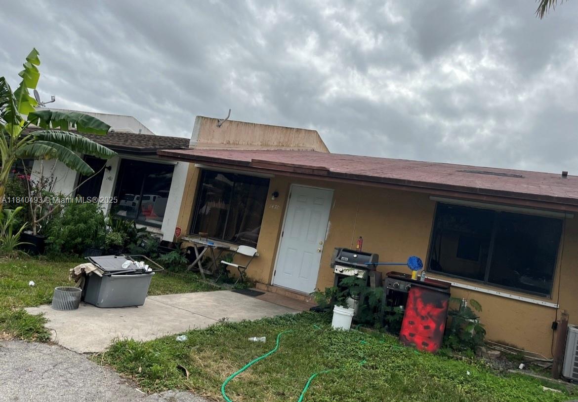 3/2 TOWN HOME, GREAT STARTER HOME, EASY TO SHOW