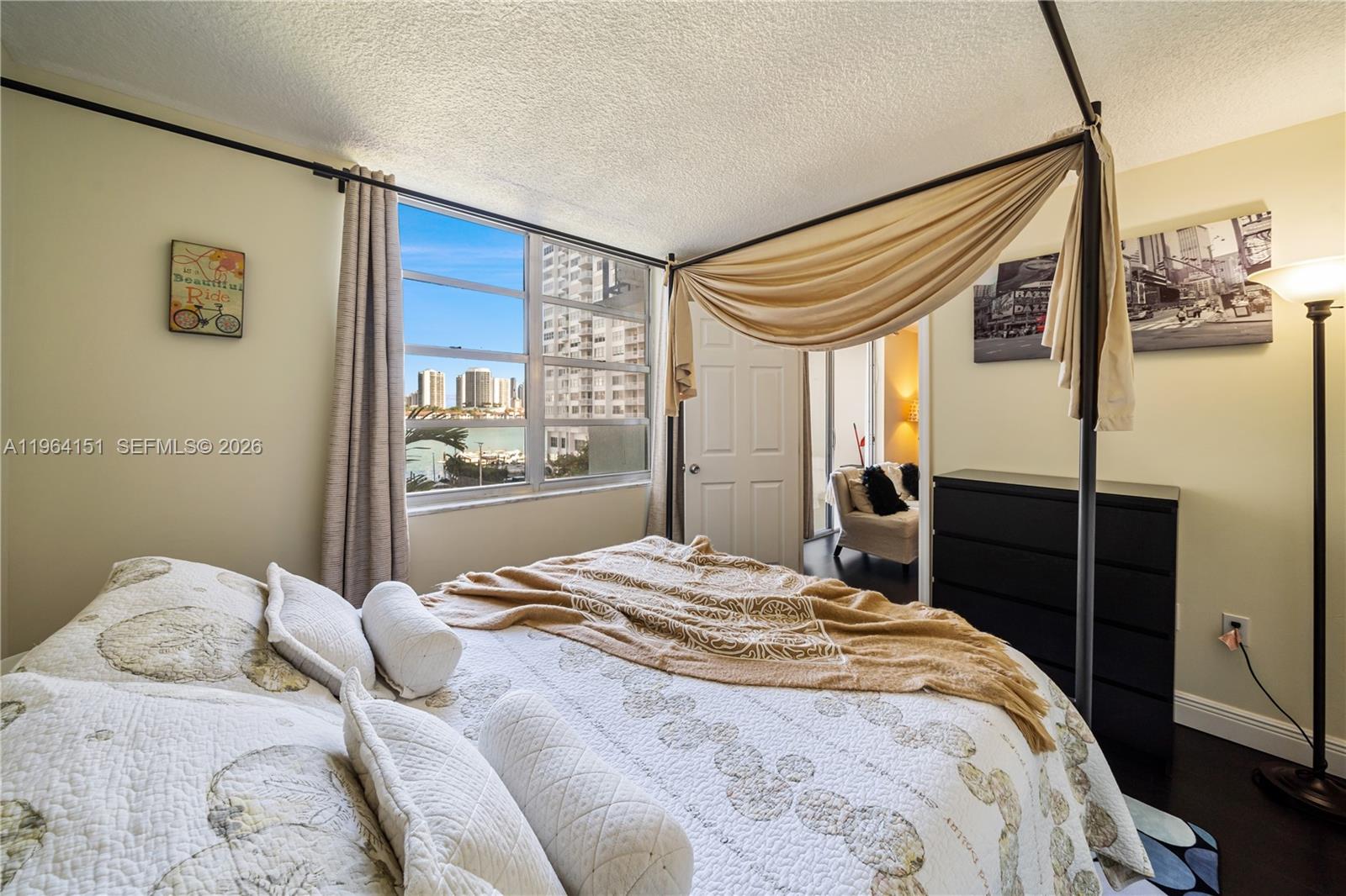 COMMODORE PLAZA CONDO - Residential