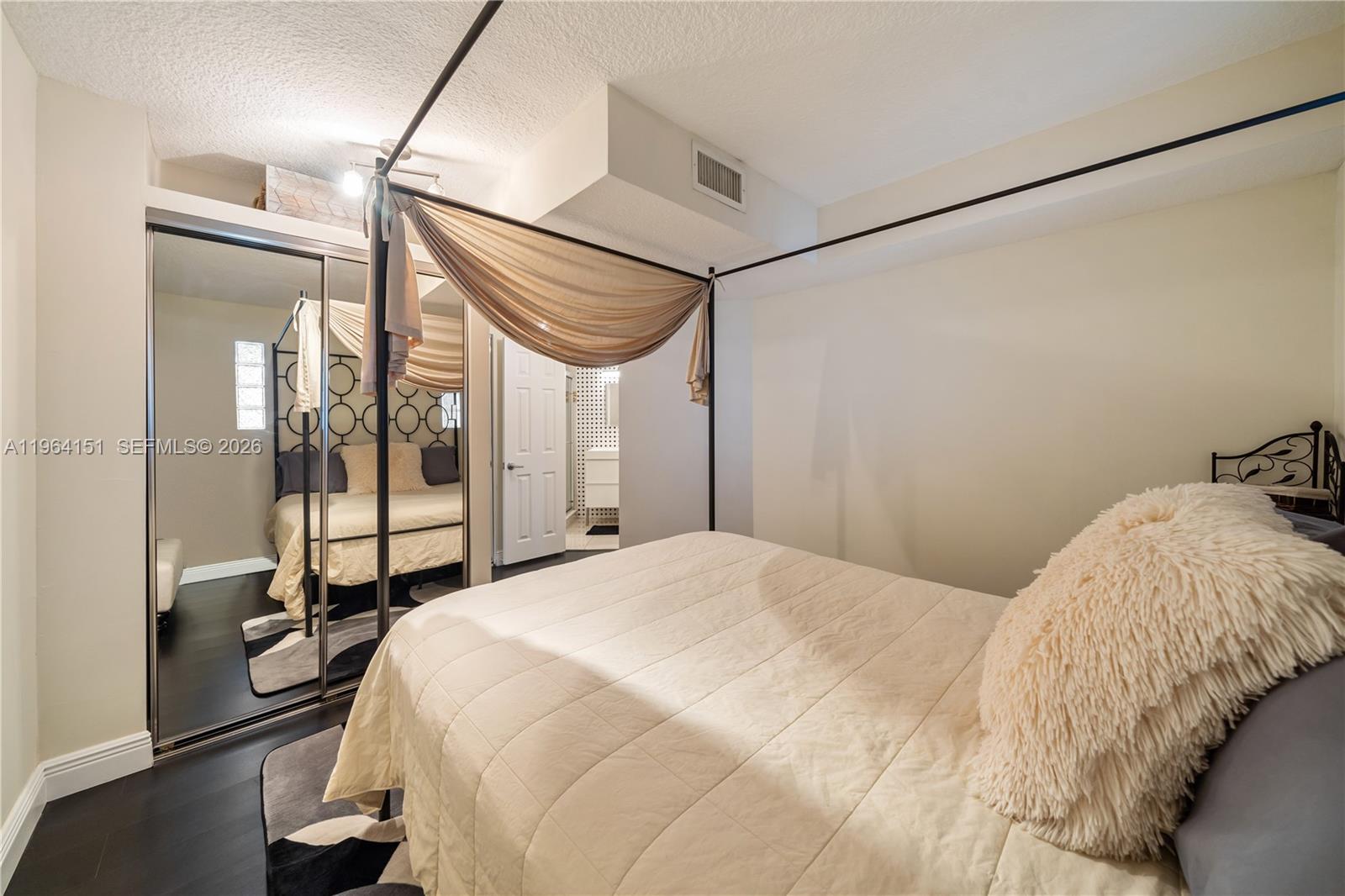 COMMODORE PLAZA CONDO - Residential