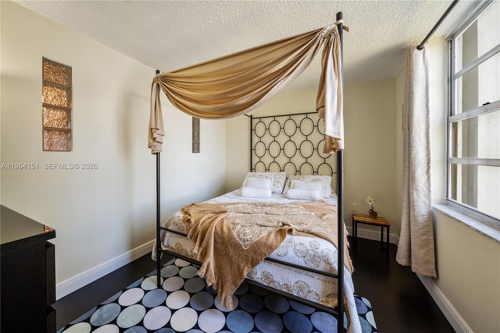 COMMODORE PLAZA CONDO - Residential