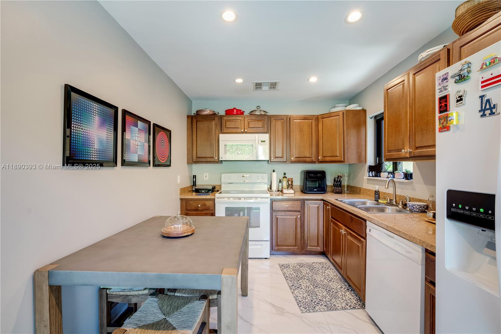 SKY LAKE VILLAS FIRST ADD - Residential