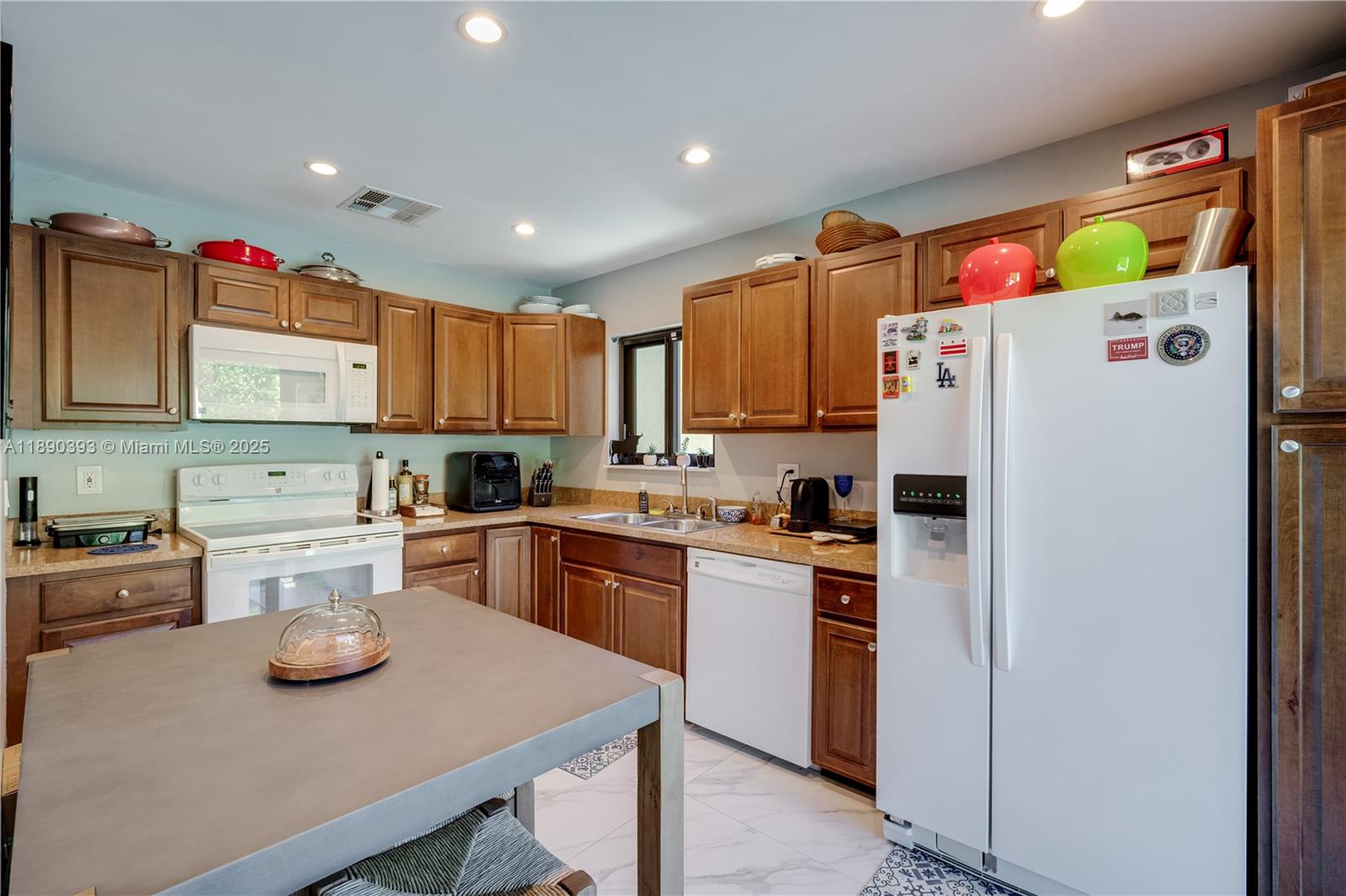 SKY LAKE VILLAS FIRST ADD - Residential