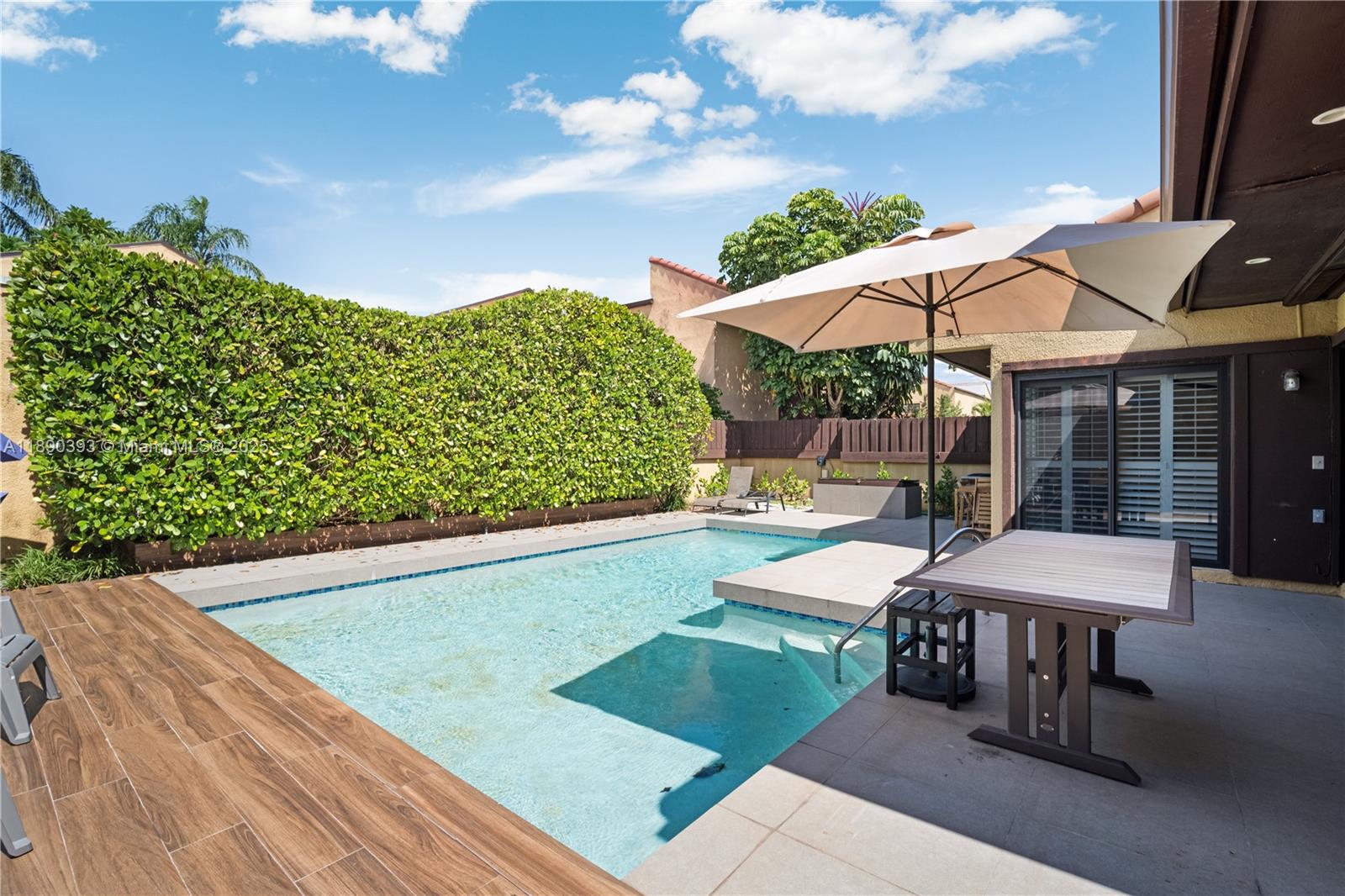 SKY LAKE VILLAS FIRST ADD - Residential