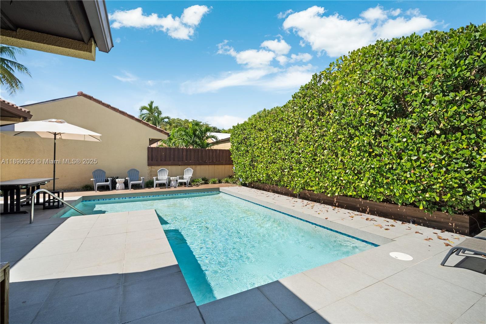 SKY LAKE VILLAS FIRST ADD - Residential