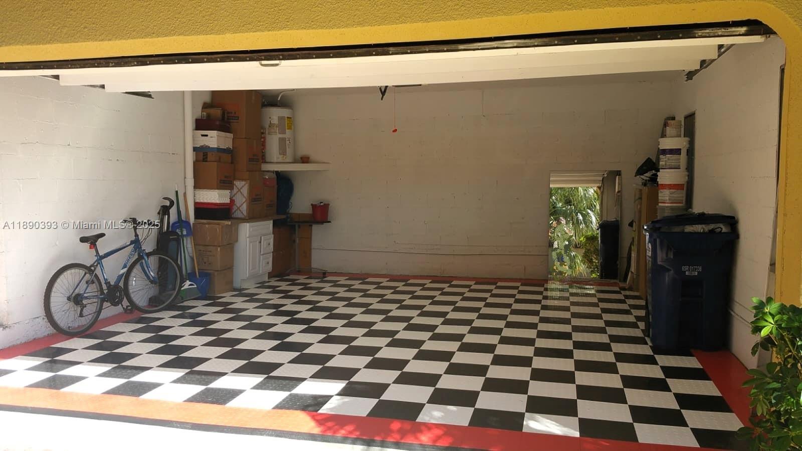 SKY LAKE VILLAS FIRST ADD - Residential