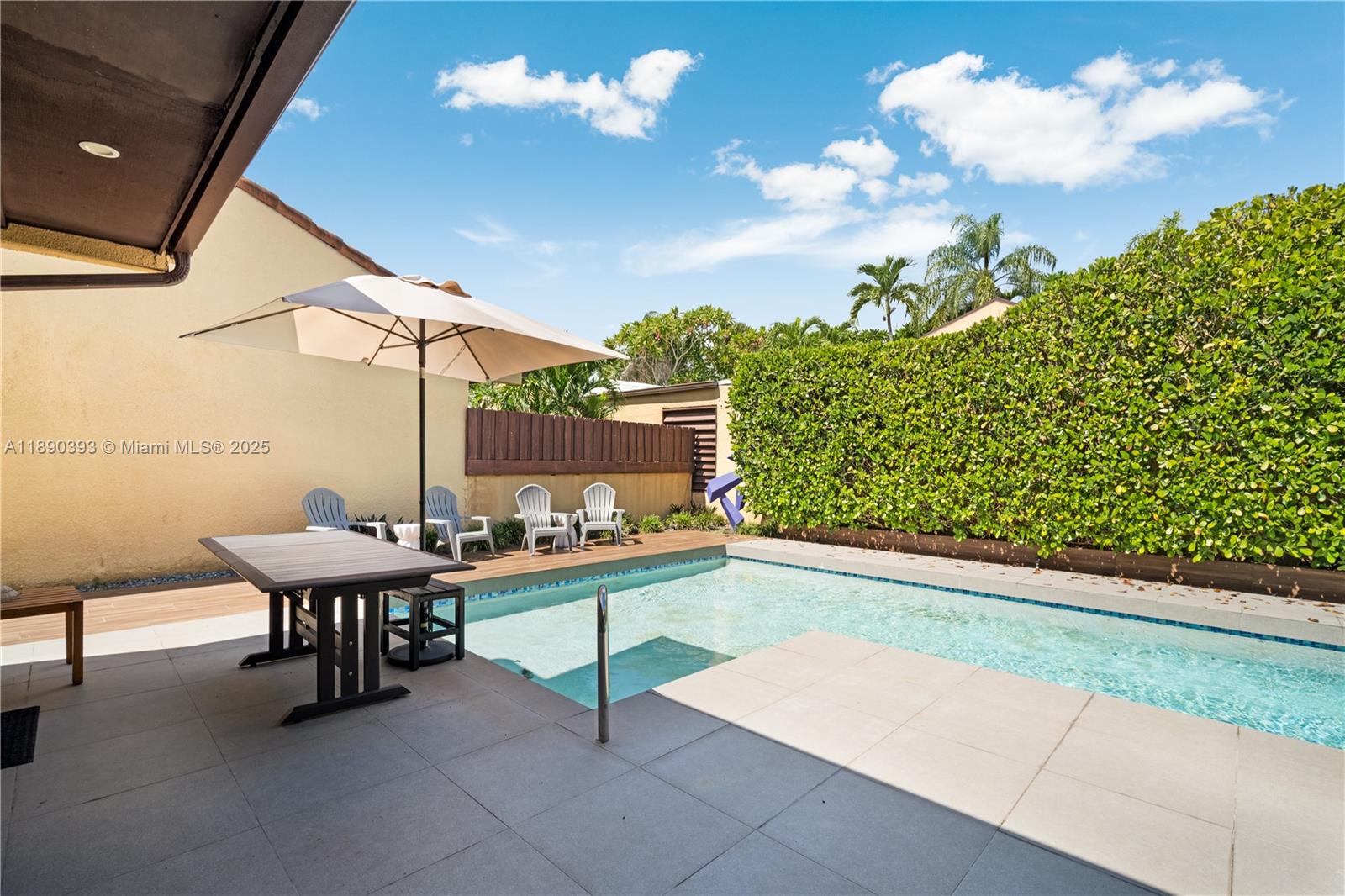 SKY LAKE VILLAS FIRST ADD - Residential