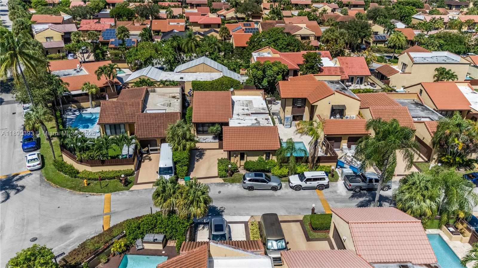 SKY LAKE VILLAS FIRST ADD - Residential