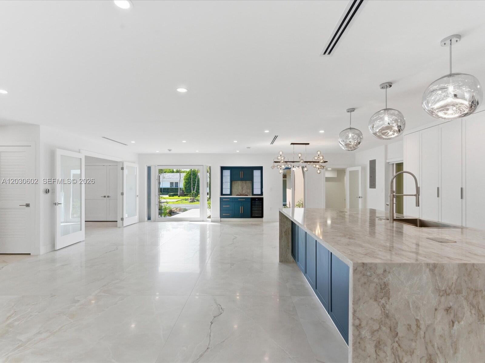 291 E Shore Dr E