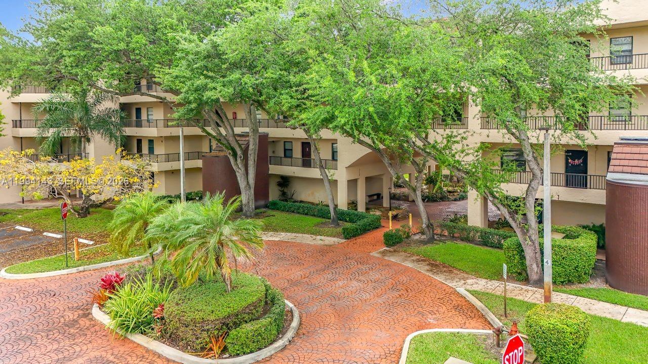 PLANTATION RACQUET CLUB - Residential