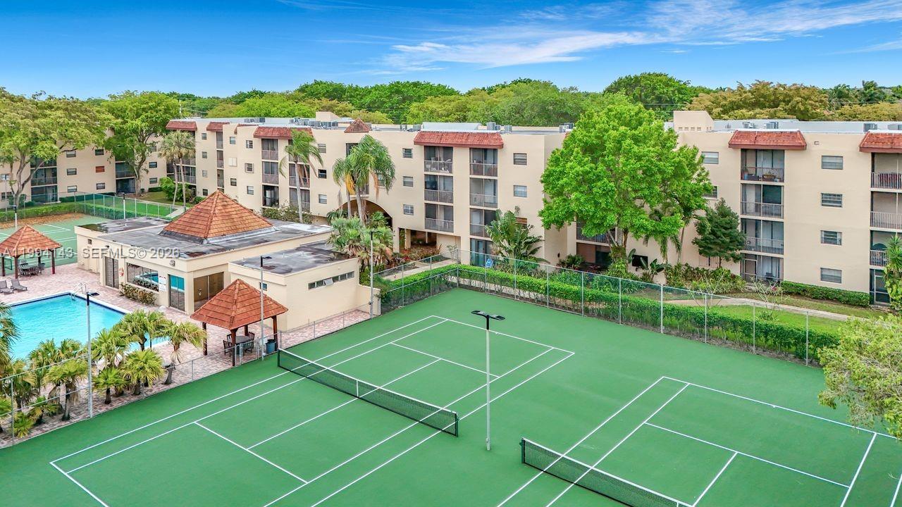 PLANTATION RACQUET CLUB - Residential