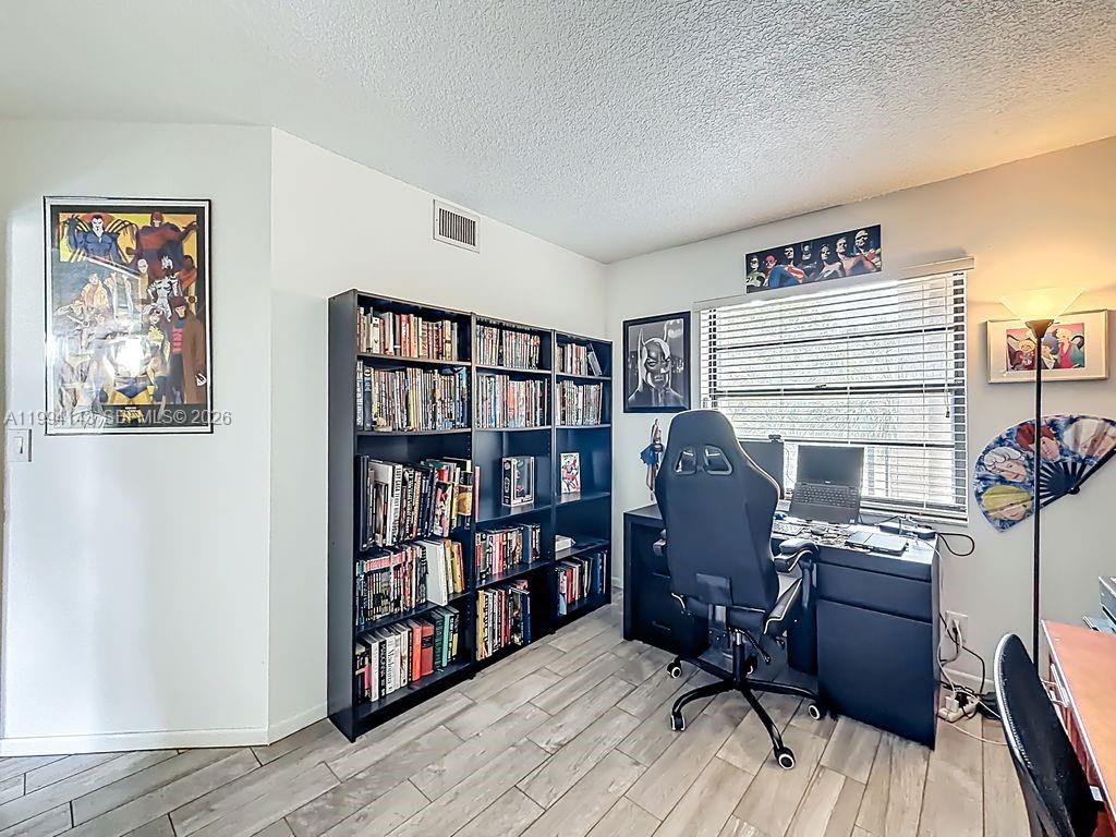 PLANTATION RACQUET CLUB - Residential