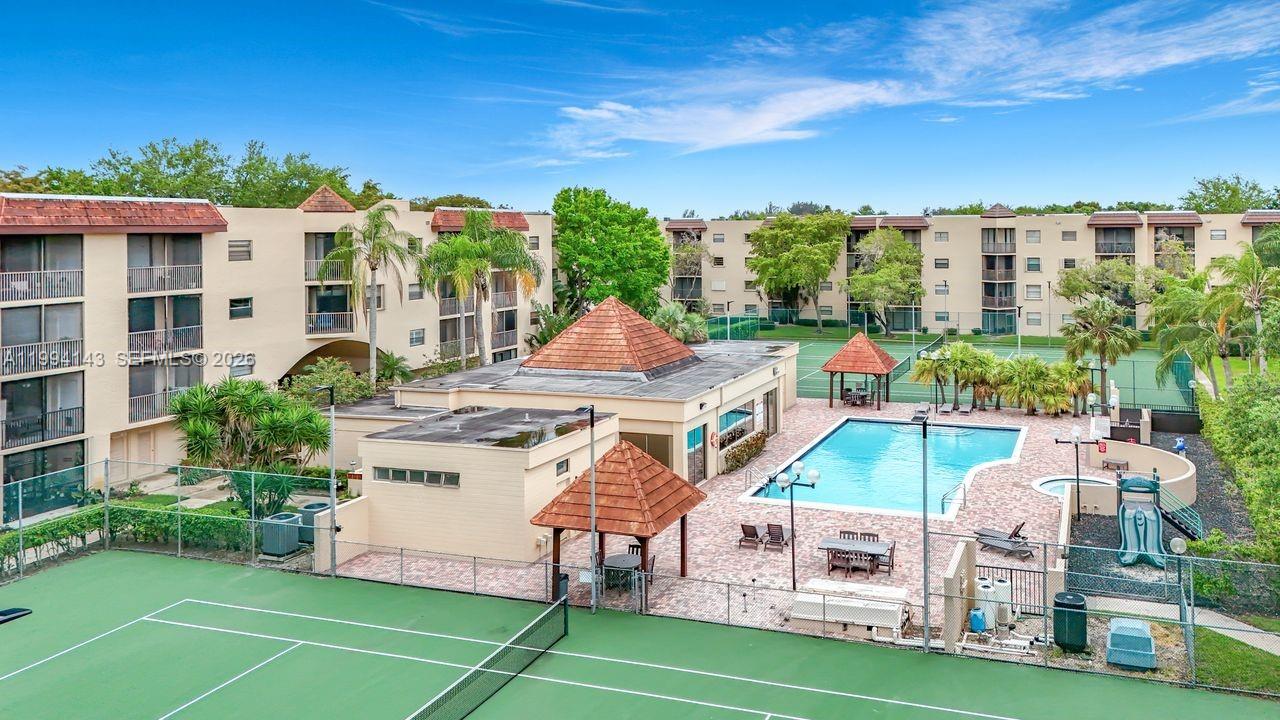 PLANTATION RACQUET CLUB - Residential