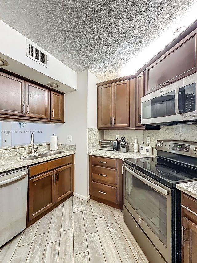 PLANTATION RACQUET CLUB - Residential