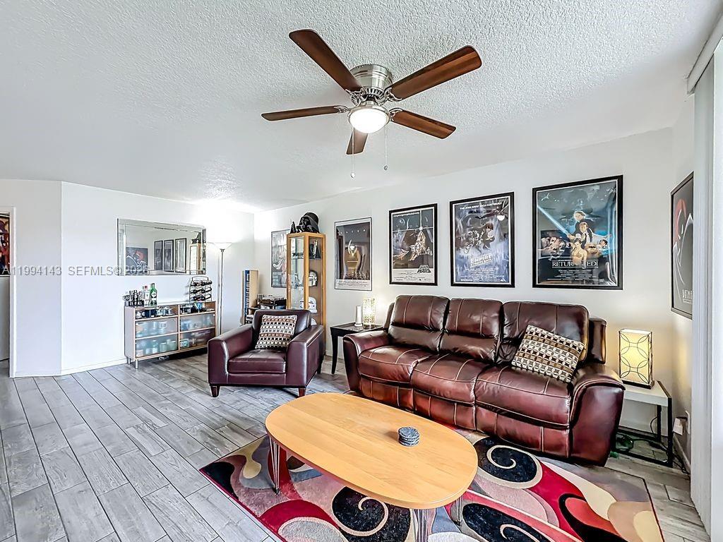 PLANTATION RACQUET CLUB - Residential