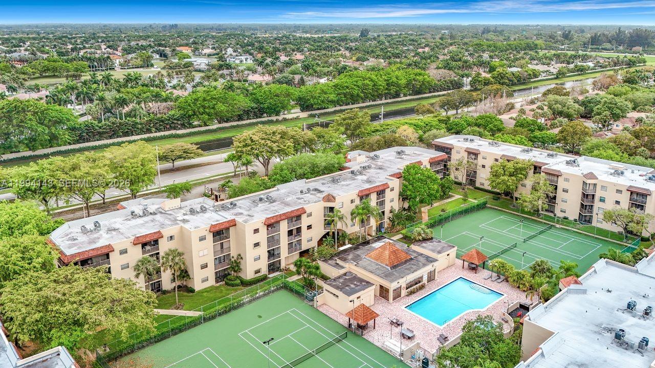 PLANTATION RACQUET CLUB - Residential